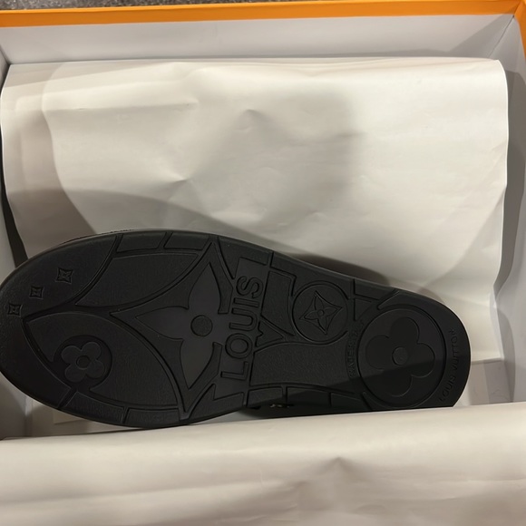 Louis Vuitton Women Slides - Picture 2 of 3